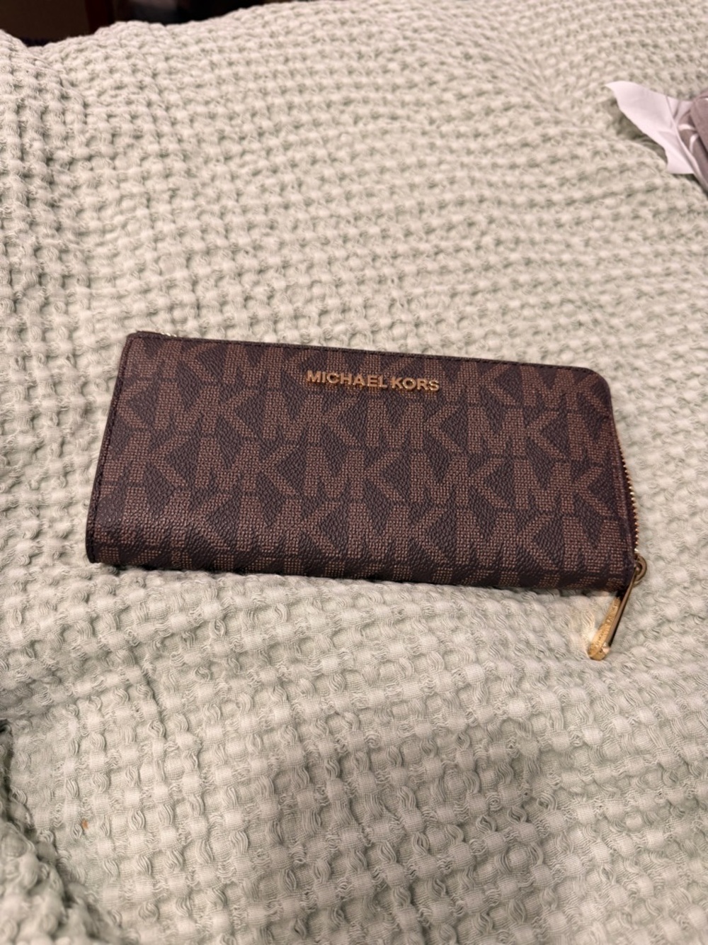 Michael Kors Jet Set Travel Large Logo Quarter-Zip wallet Brown
